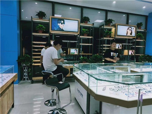 眼鏡店展示柜
